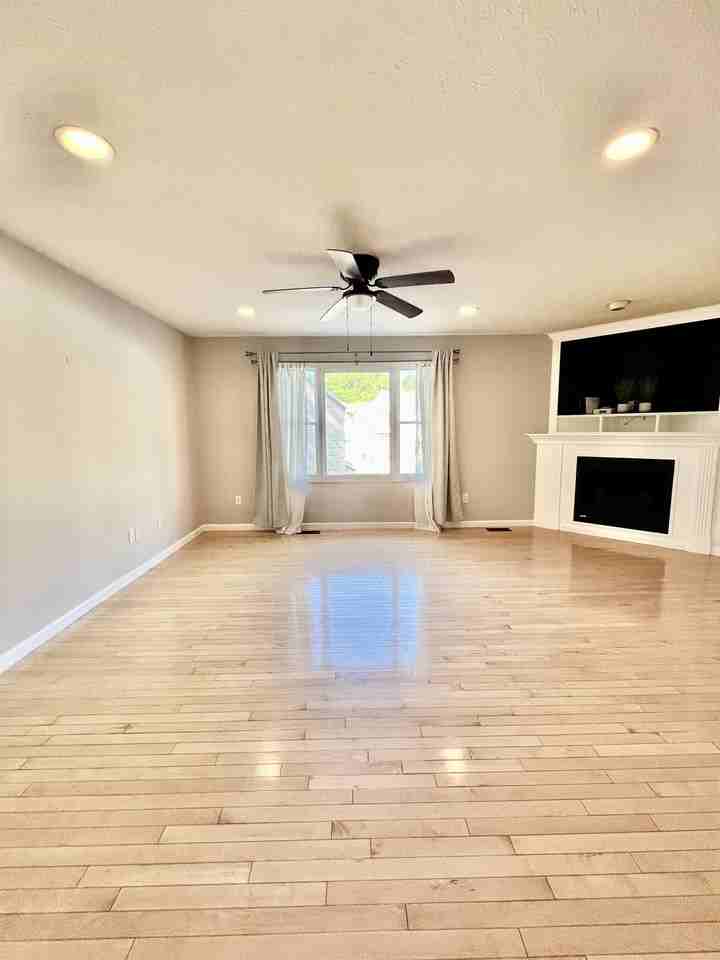 229 Palisades Dr #1 - Photo 5 of 44