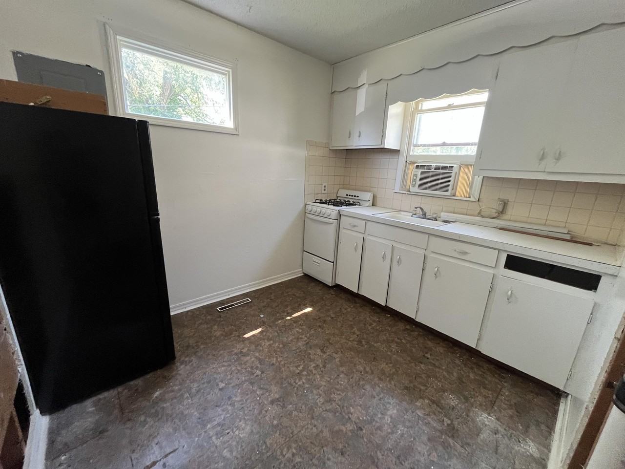 300 Zoll St #B - Photo 6 of 11