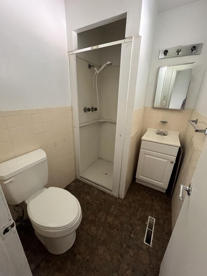 300 Zoll St #B - Photo 7 of 11