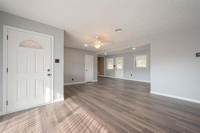 1011 Marleen St - Photo 3 of 5