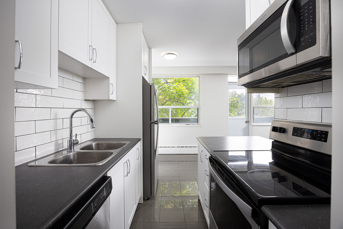 3888 Bathurst Street - Photo 2 of 15