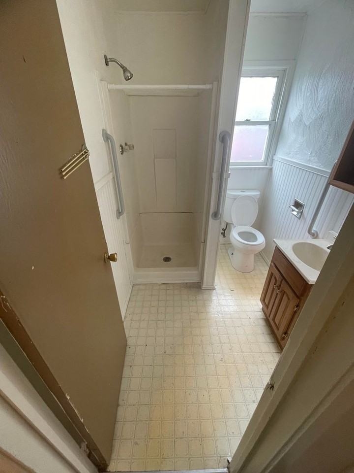 FJ806 - Photo 2 of 10