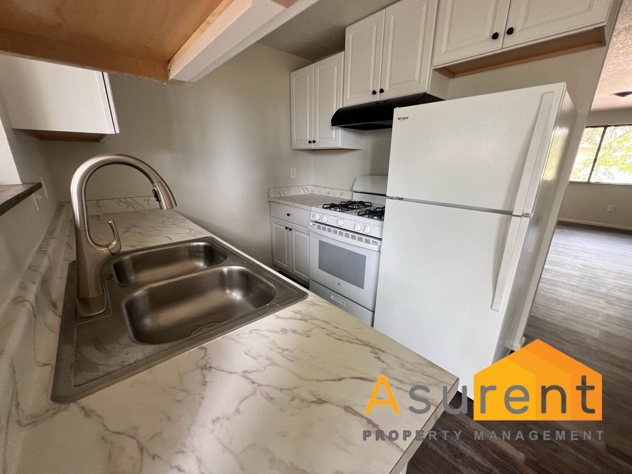 1102 Nw E St - Photo 6 of 19