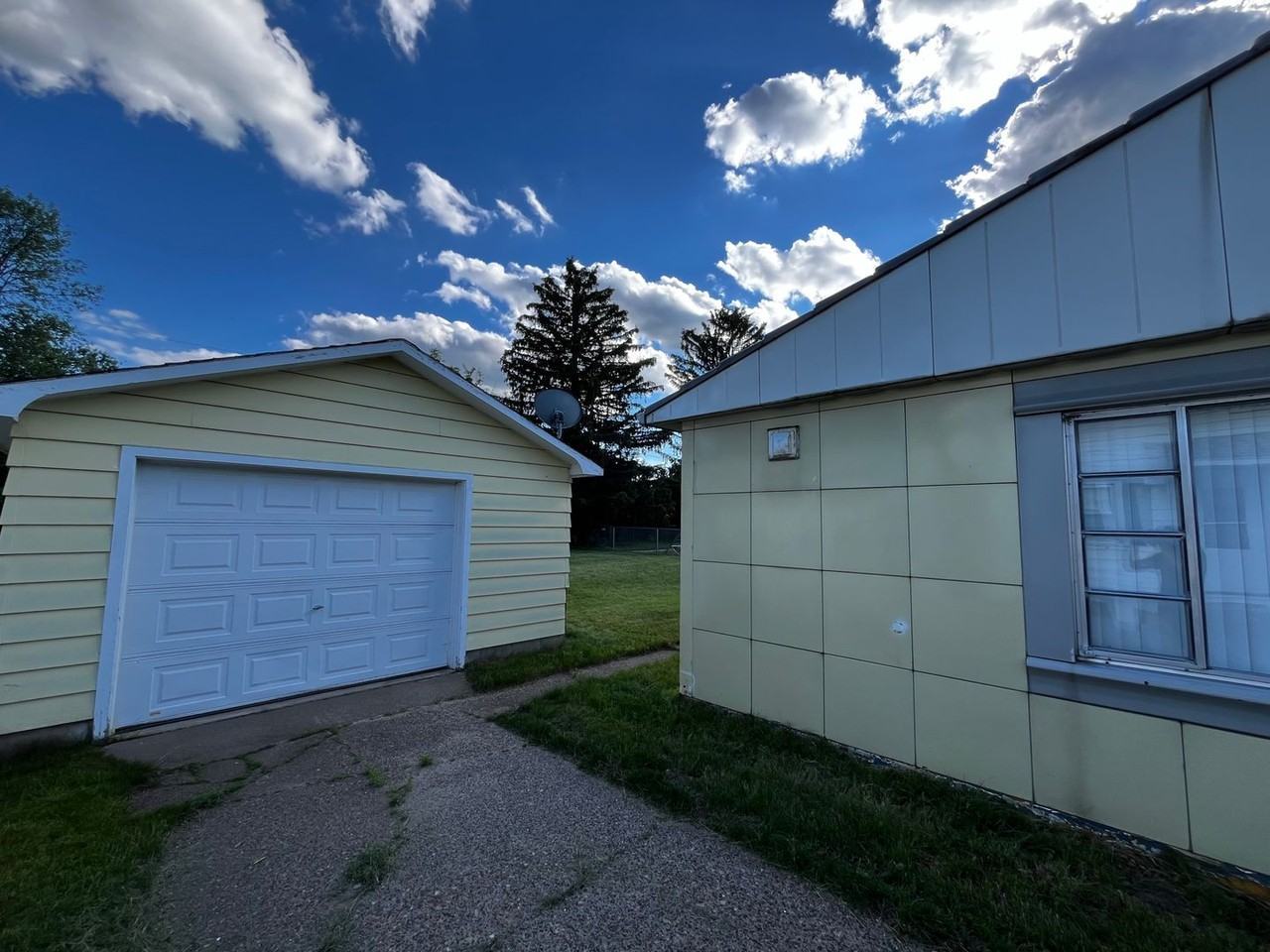 1819 Lyndale Ave - Photo 3 of 11