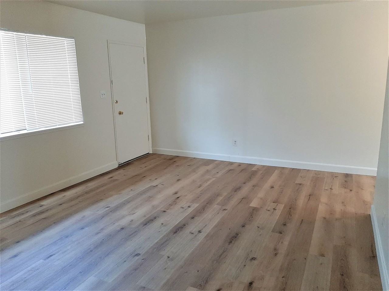 501 S. FAIRMONT AVENUE - Photo 2 of 9