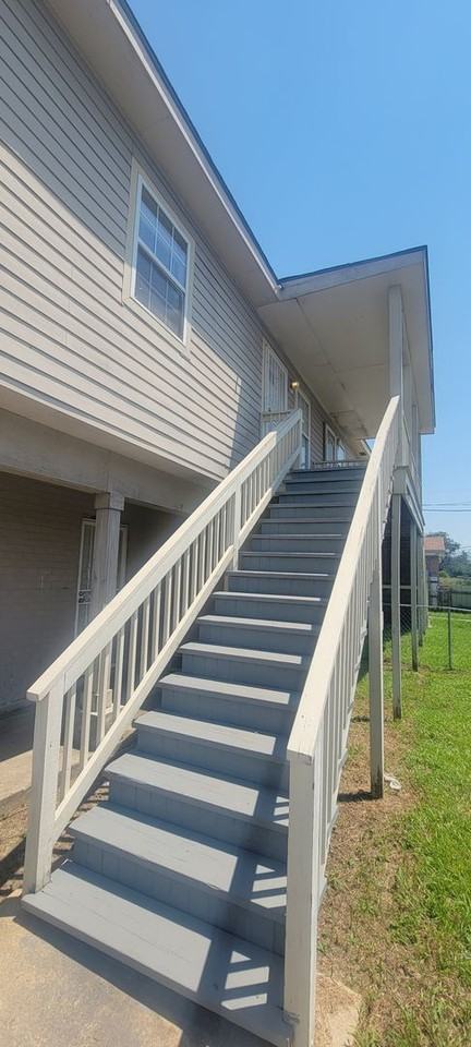 2325-2327 Winthrop St - Photo 2 of 8