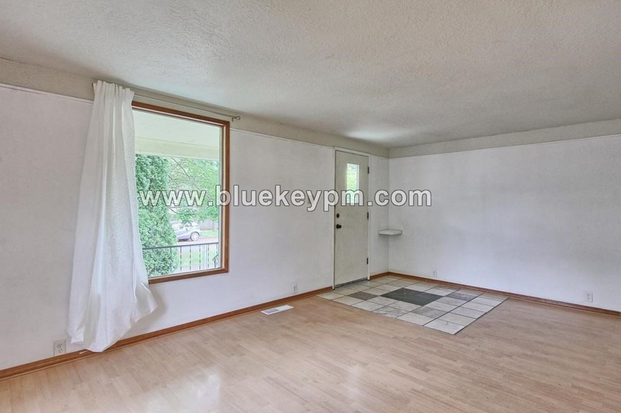 6131 Ne Vera St - Photo 5 of 17