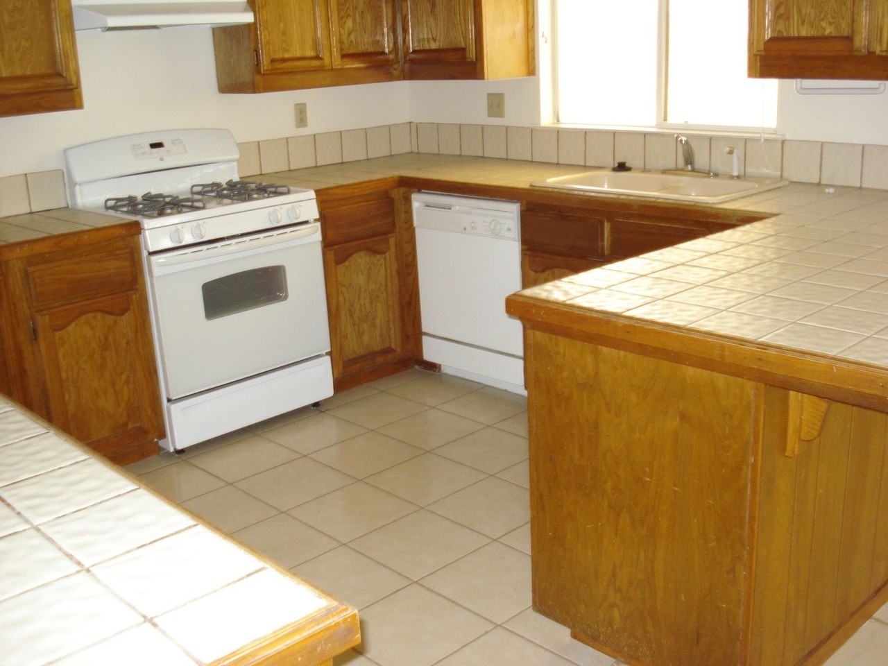 2420 N Michael St - Photo 2 of 9