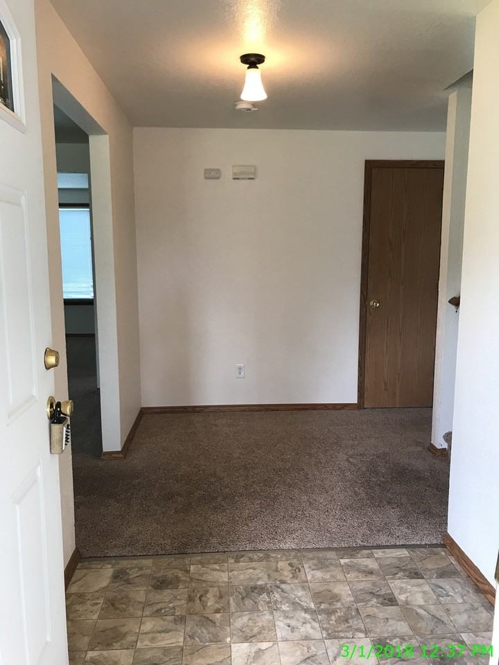 10910 Ne 44th St - Photo 3 of 22