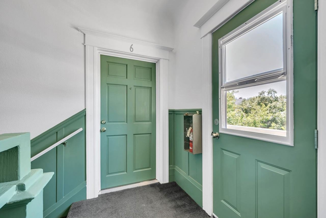 1517 23rd St - Photo 3 of 24