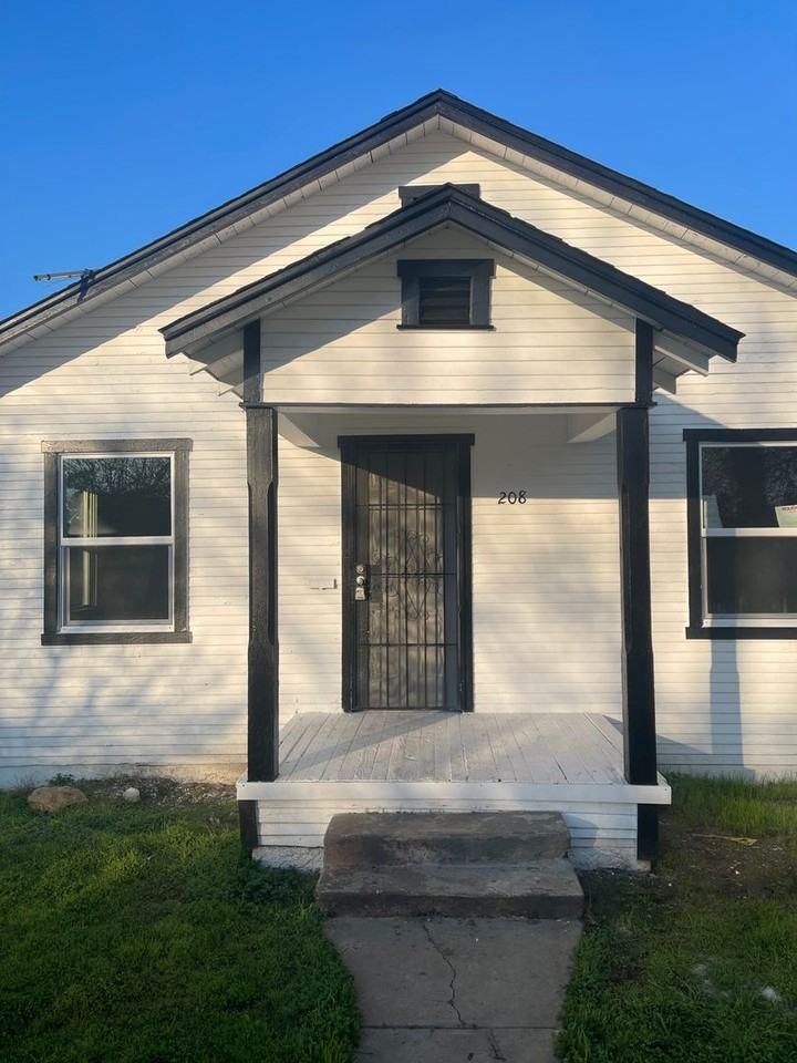 208 S Quince Ave - Photo 3 of 21