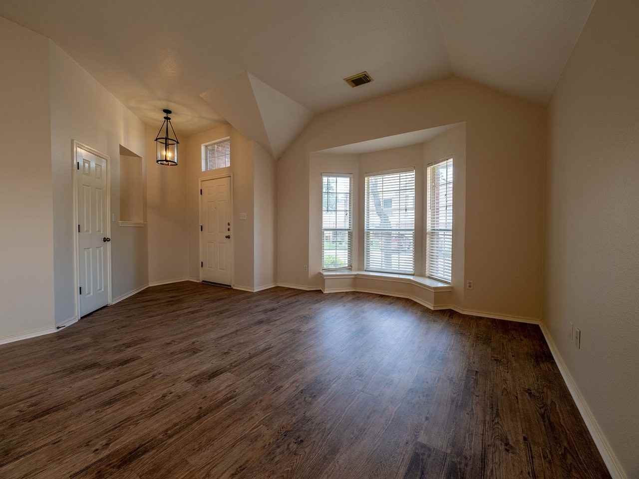 1727 Rosenborough Ln S - Photo 2 of 20