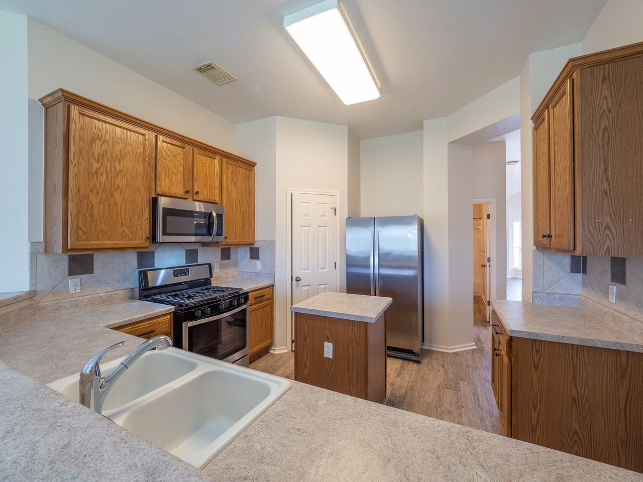 1727 Rosenborough Ln S - Photo 6 of 20