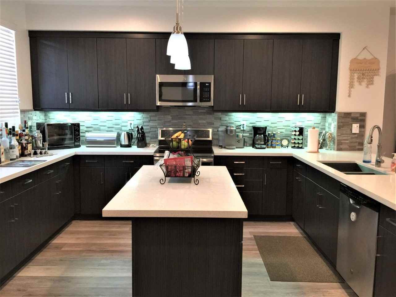 752 Shoreline Rd - Photo 4 of 27