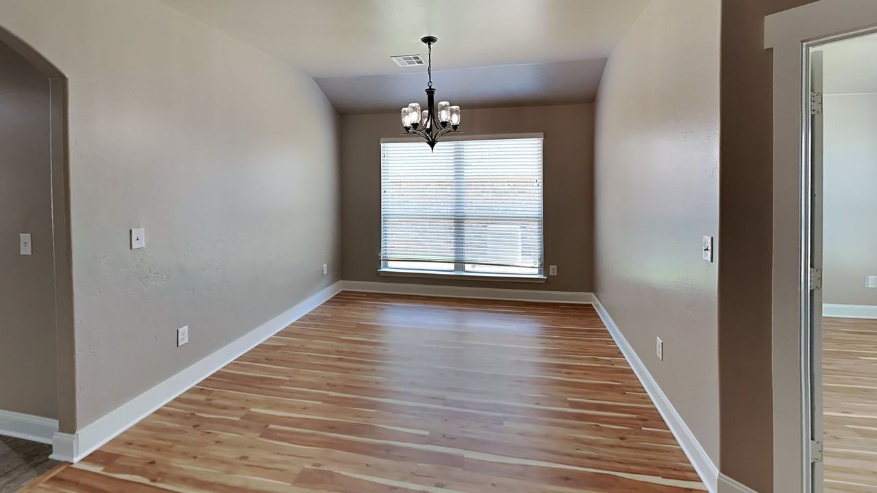 11305 Nw 94th St - Photo 7 of 18