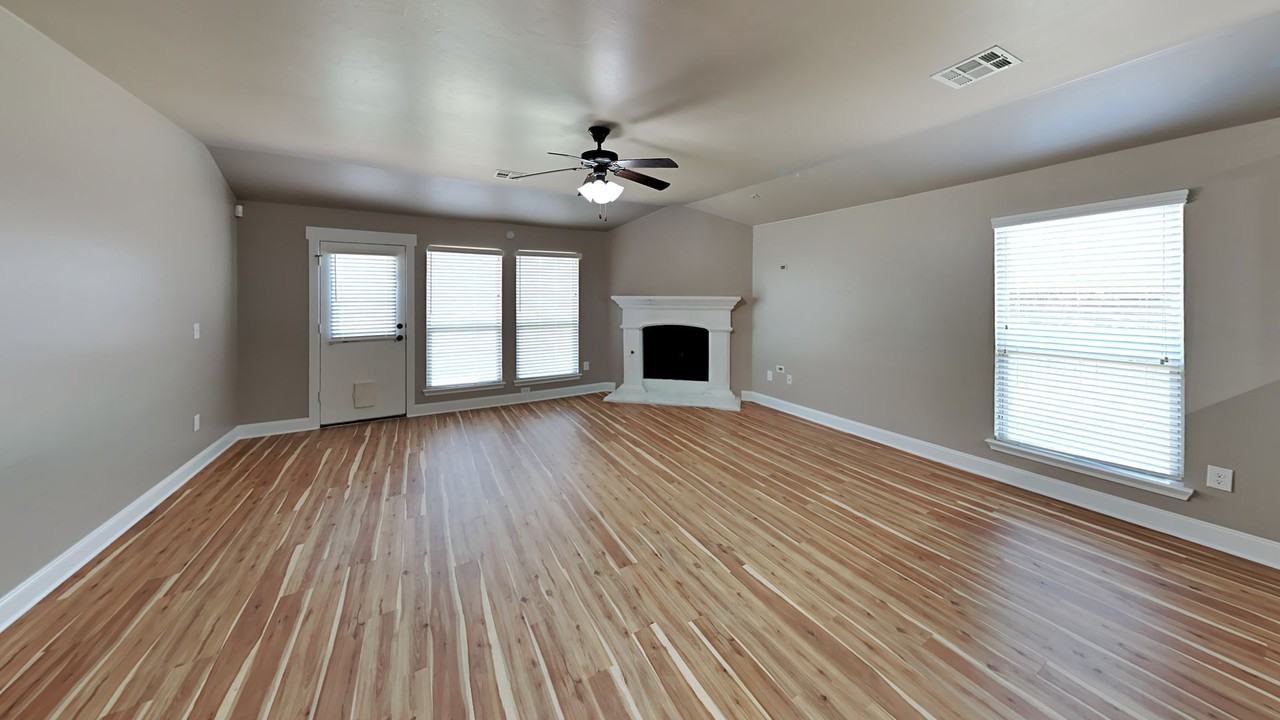 11305 Nw 94th St - Photo 5 of 18