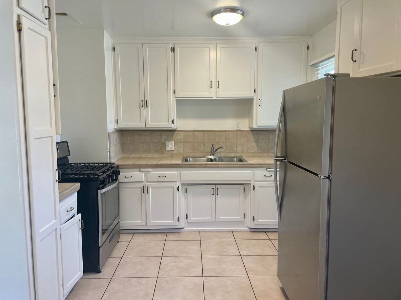 142 San Clemente St - Photo 3 of 10