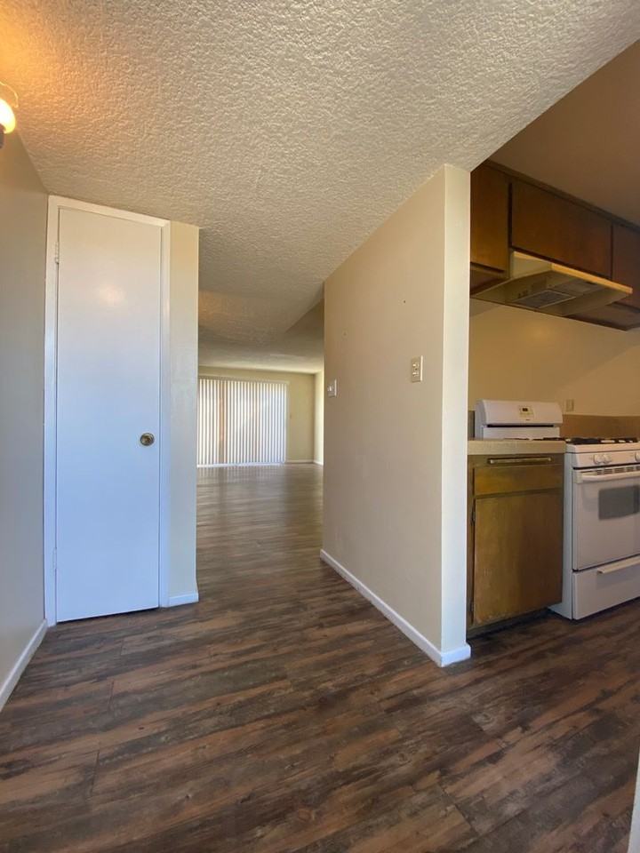 712 4th St - Photo 3 of 10