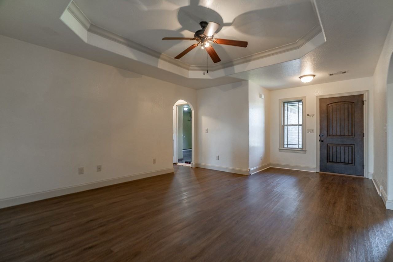2403 S 11th Pl - Photo 4 of 23
