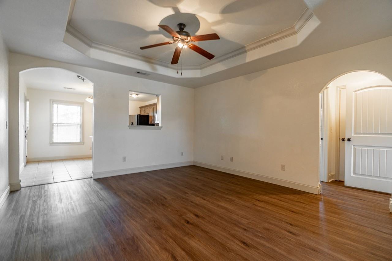 2403 S 11th Pl - Photo 5 of 23