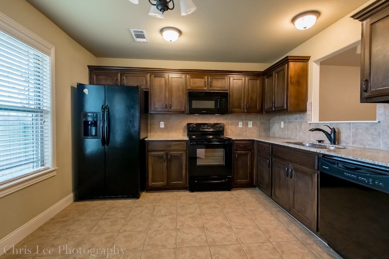 2403 S 11th Pl - Photo 6 of 23