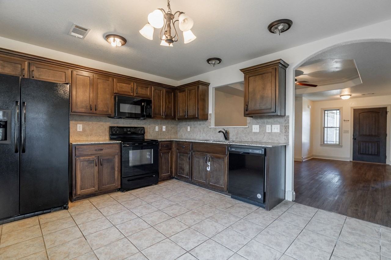 2403 S 11th Pl - Photo 7 of 23