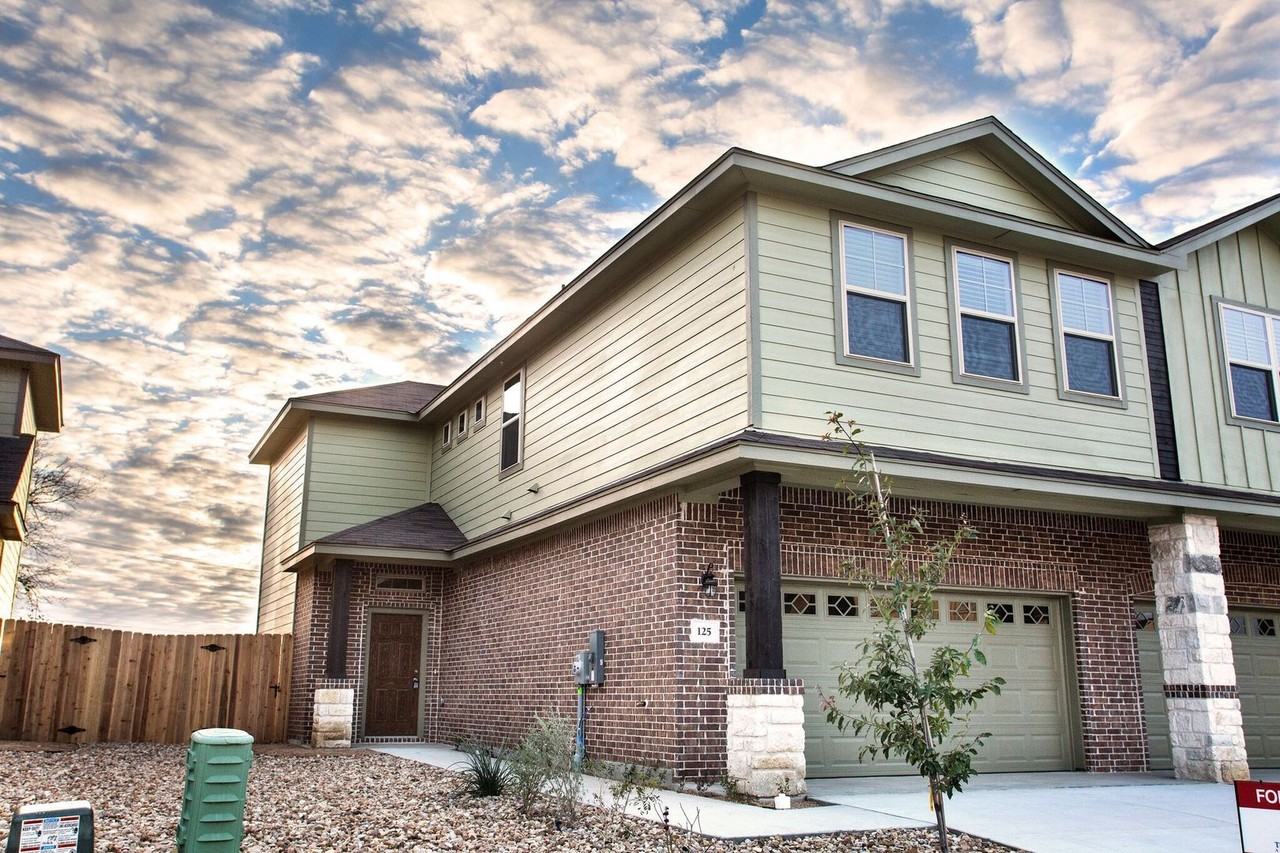 125 Lakeview Ct - Photo 2 of 18