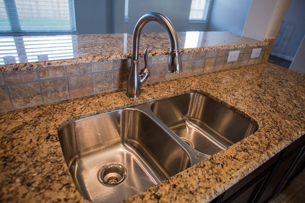 125 Lakeview Ct - Photo 6 of 18