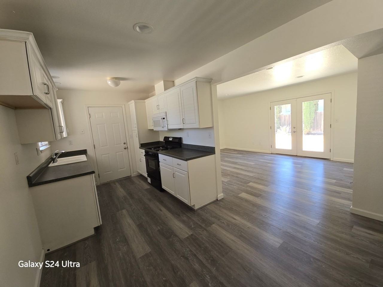 1701 Ensenada Dr - Photo 3 of 12