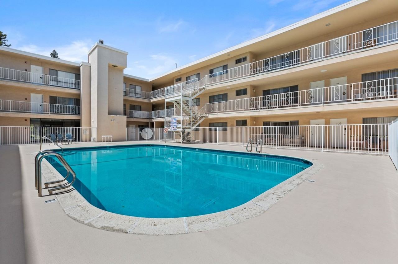 Encino Towers - Photo 2 of 32