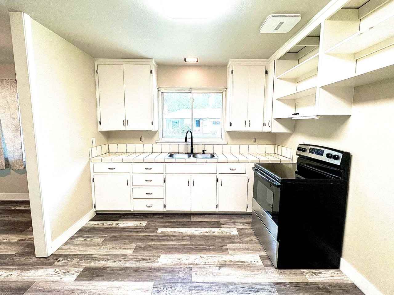 1274 Roxie Way - Photo 3 of 9