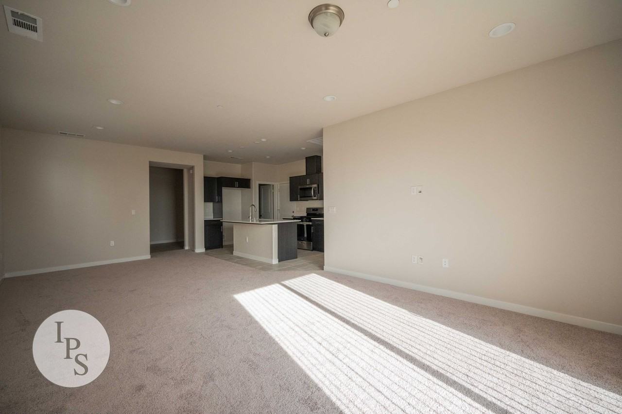 1176 Ponderosa Way W - Photo 6 of 23