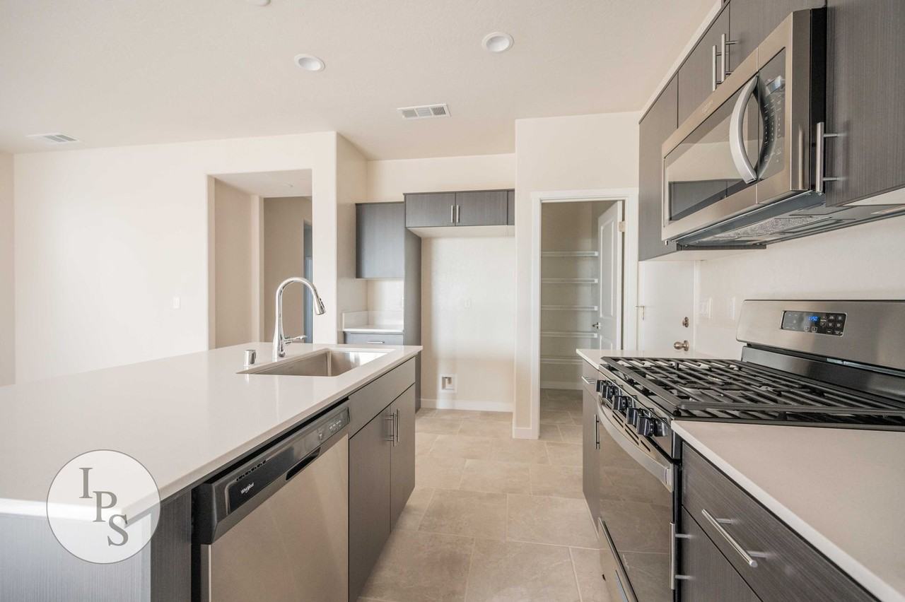 1176 Ponderosa Way W - Photo 7 of 23