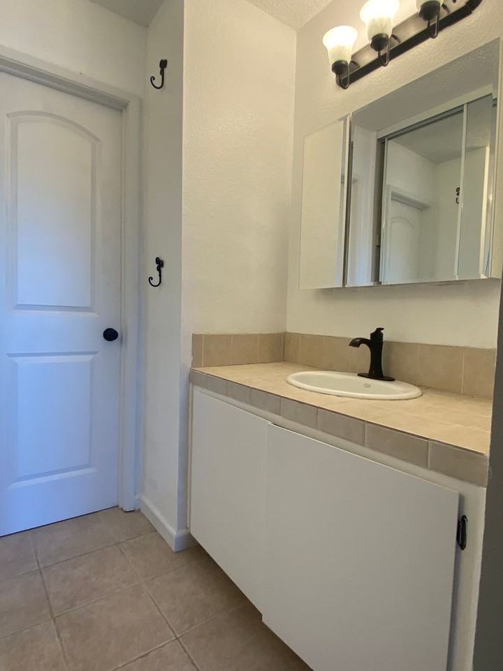 205 Almondtree Ln - Photo 6 of 10