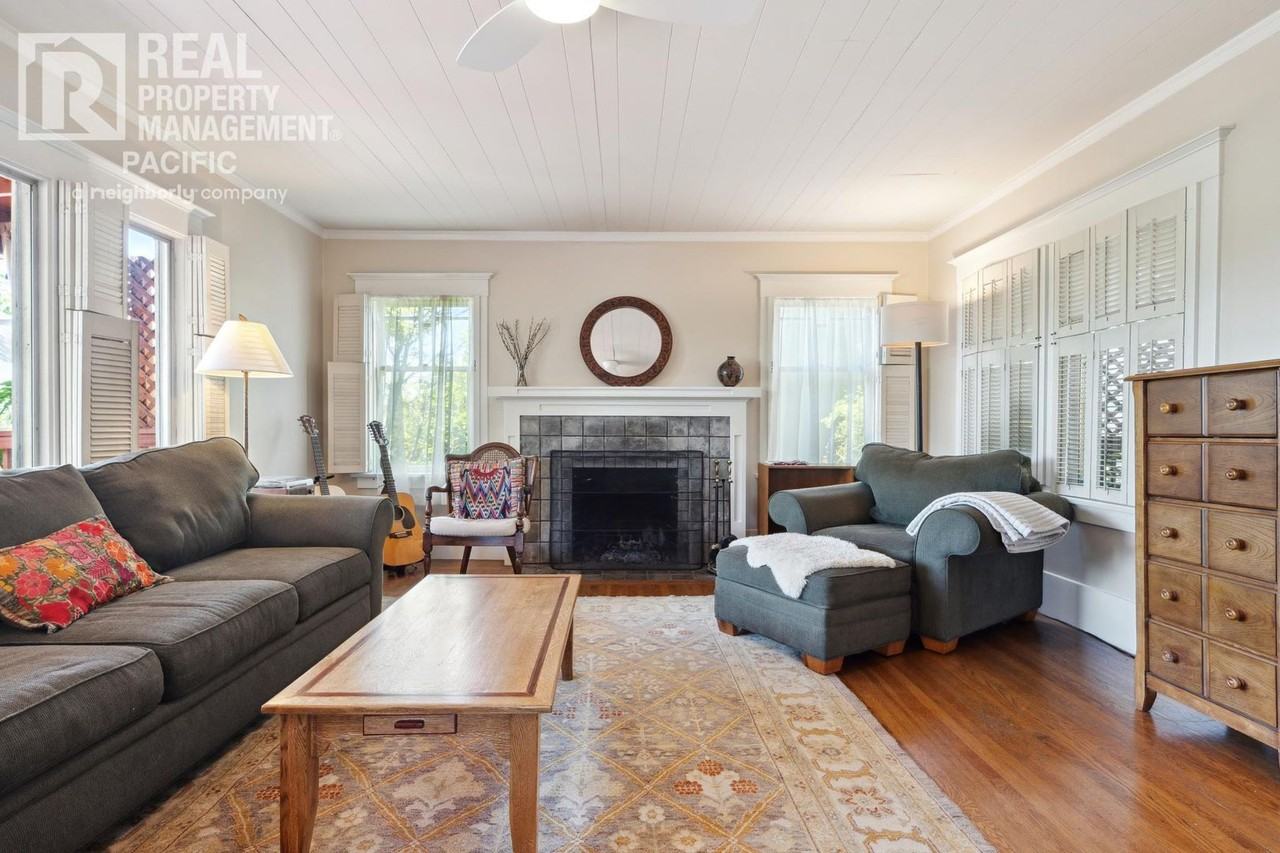 1550 Beverly Pl - Photo 2 of 40