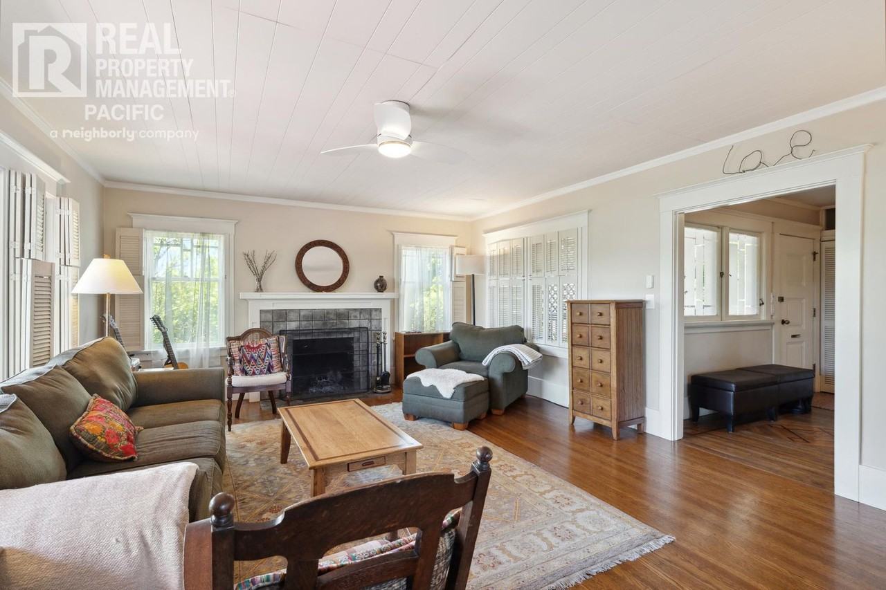 1550 Beverly Pl - Photo 4 of 40