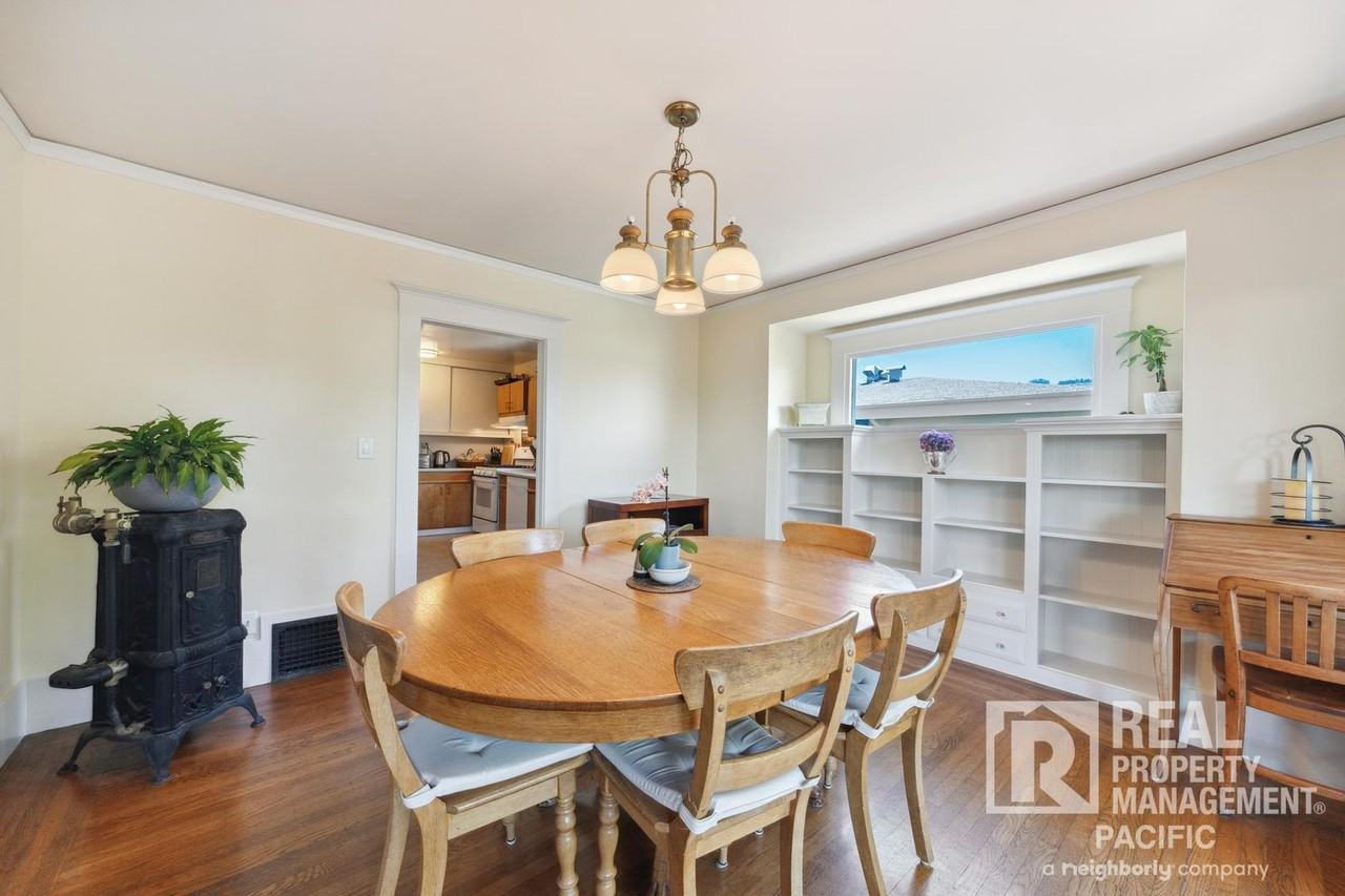 1550 Beverly Pl - Photo 7 of 40