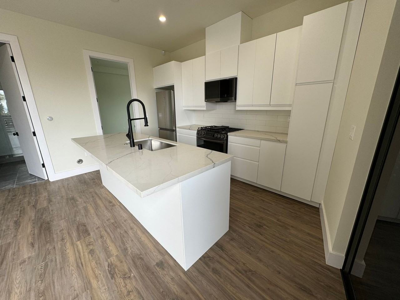 NewB SDS T 2168 - Photo 2 of 9