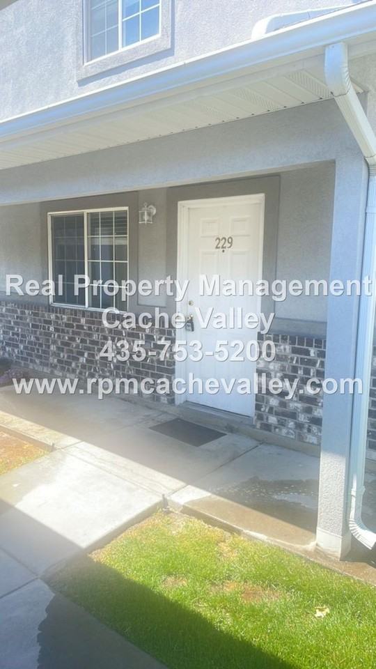 229 W 1458 S - Photo 2 of 17