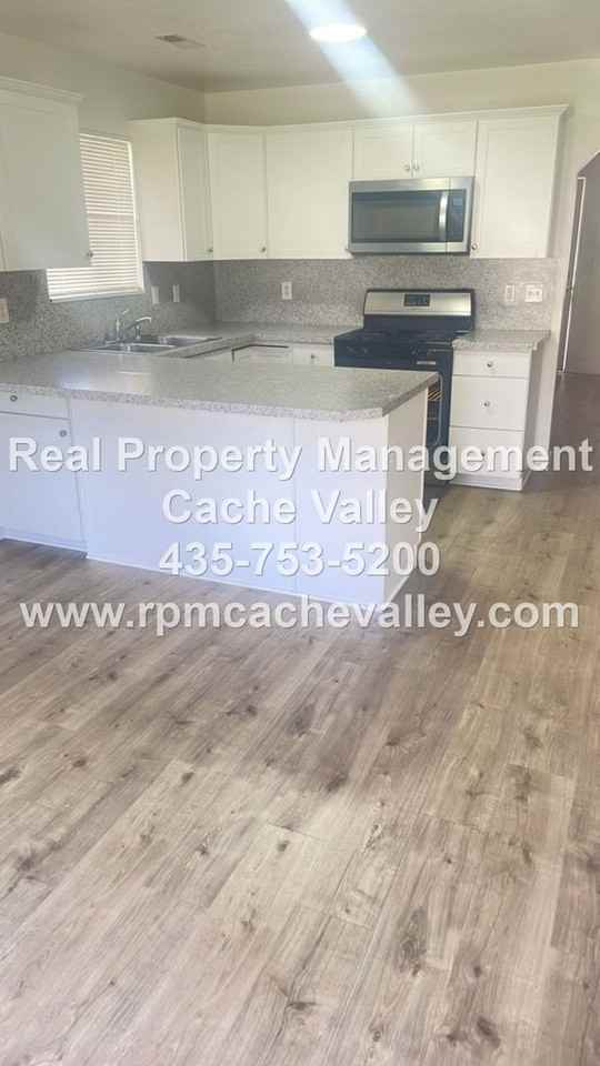 229 W 1458 S - Photo 4 of 17
