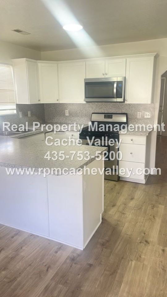 229 W 1458 S - Photo 5 of 17
