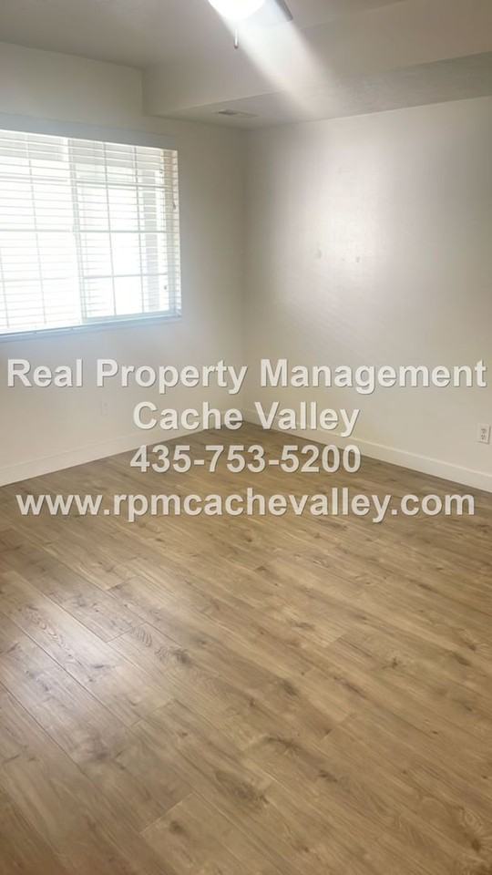 229 W 1458 S - Photo 7 of 17