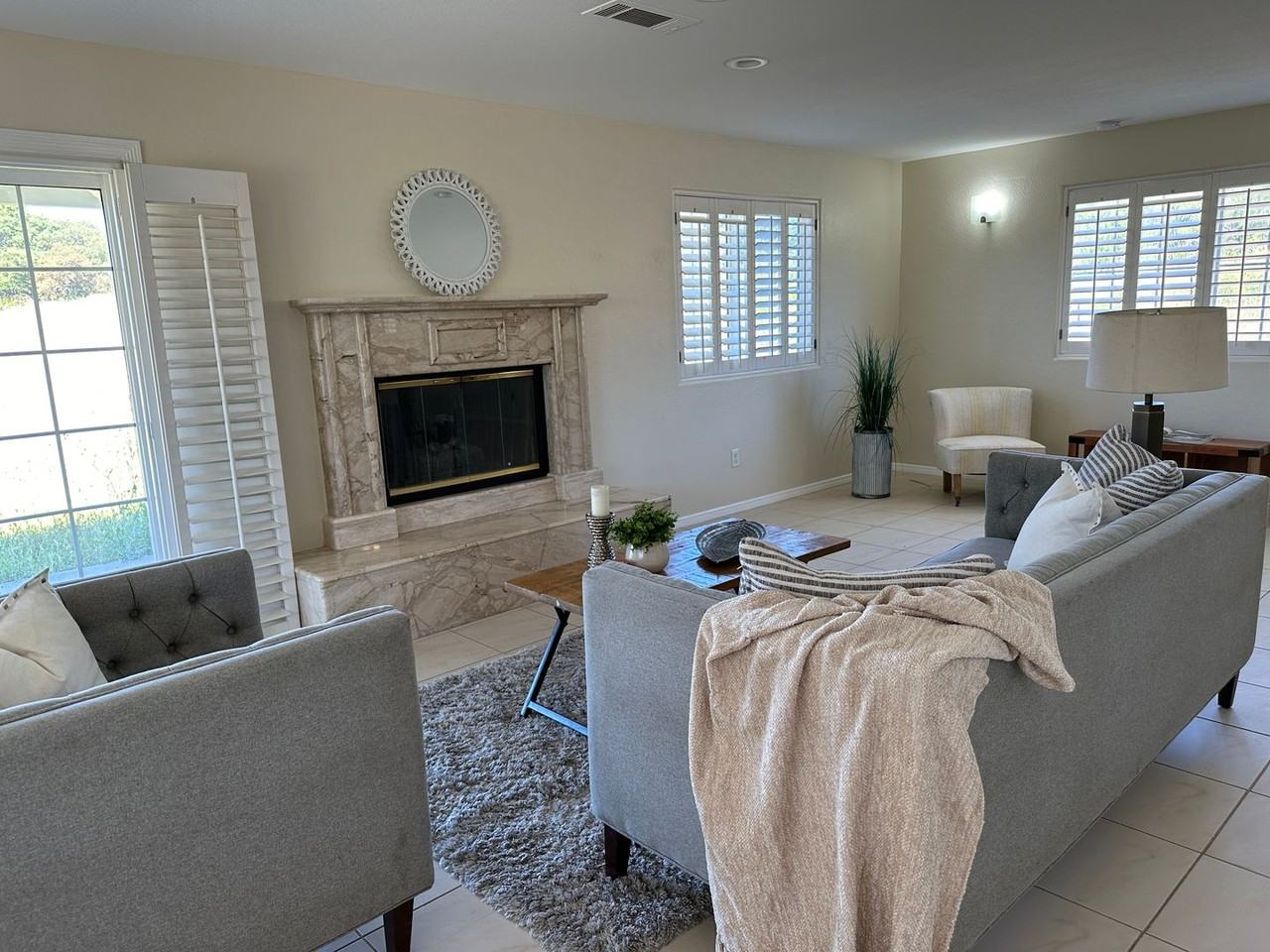 2340 Mount Elena Way - Photo 4 of 28