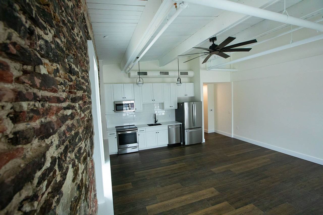 411 W Portage Ave - Photo 2 of 8