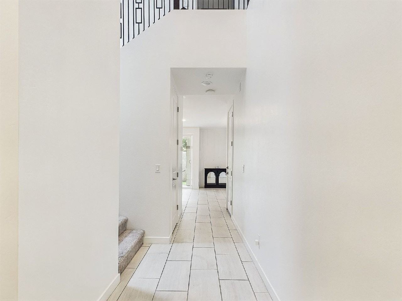 1133 N Jay Pl - Photo 3 of 38