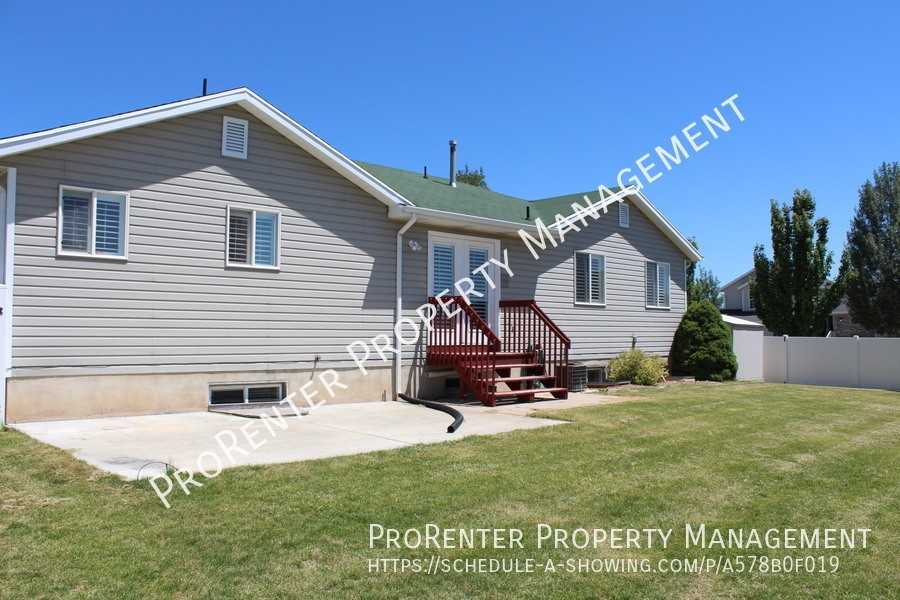 1488 Earl Cir - Photo 2 of 24