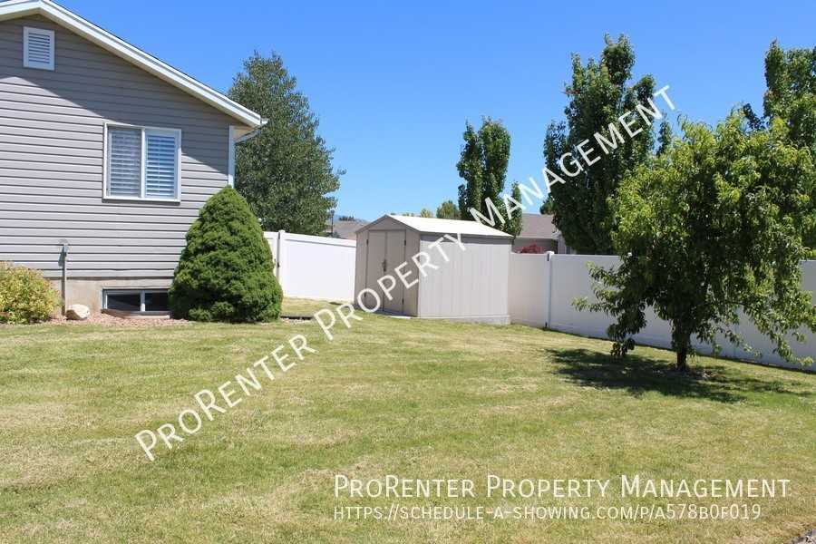 1488 Earl Cir - Photo 3 of 24