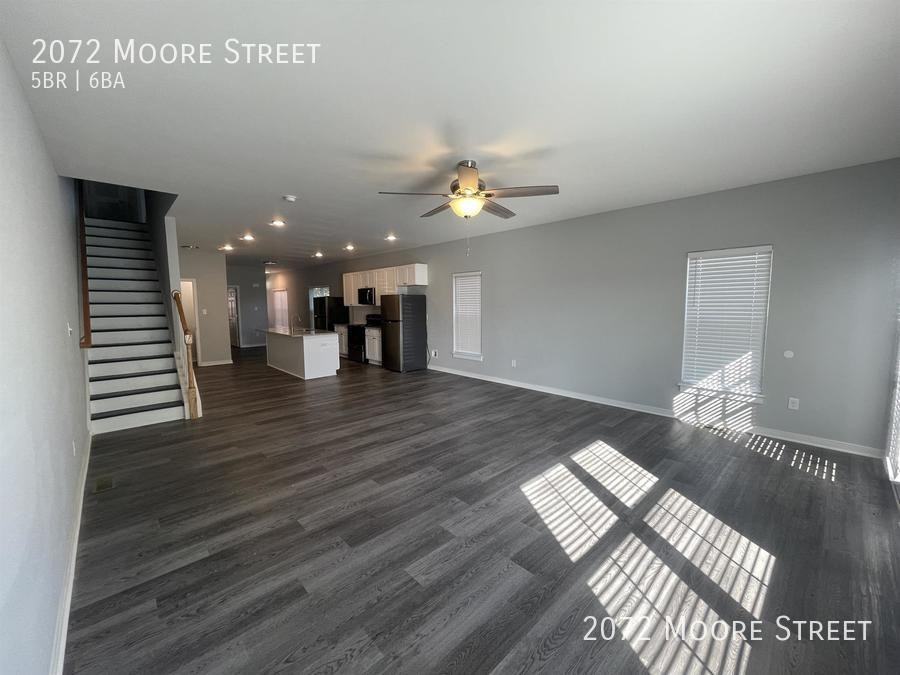 2072 Moore St - Photo 3 of 17