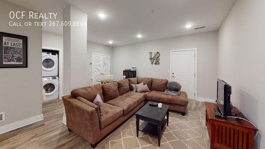 1607 Catharine St #1F