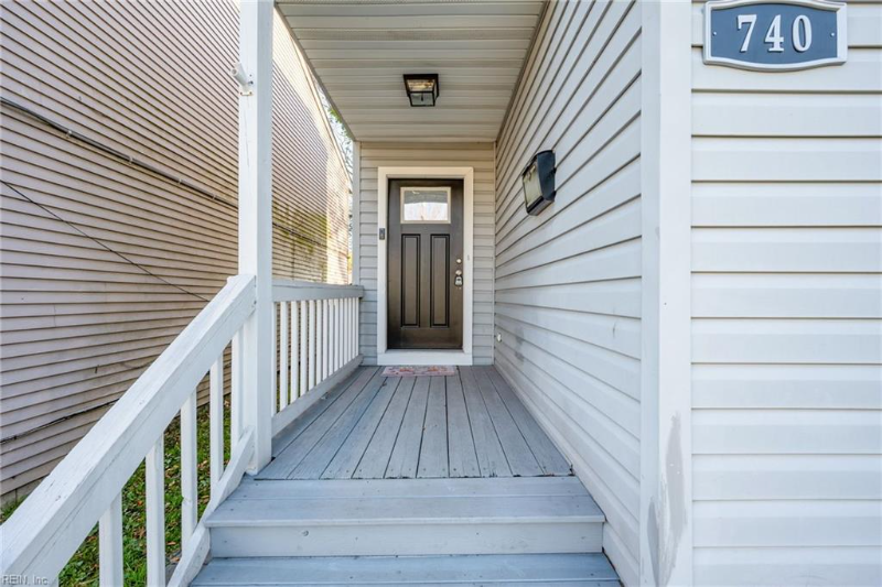 740 21st St - Photo 3 of 19